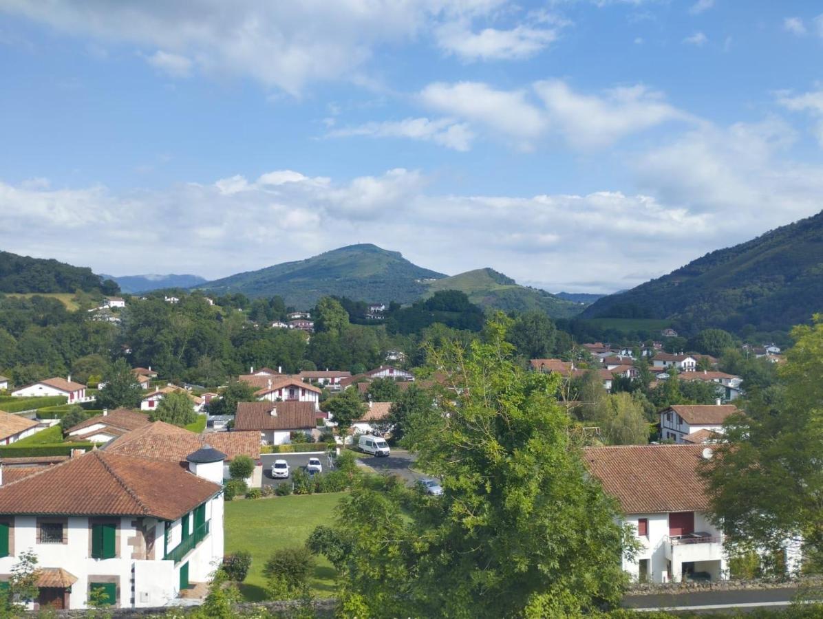 Maison D'Hotes Larraldia Uhart-Cize Exteriör bild